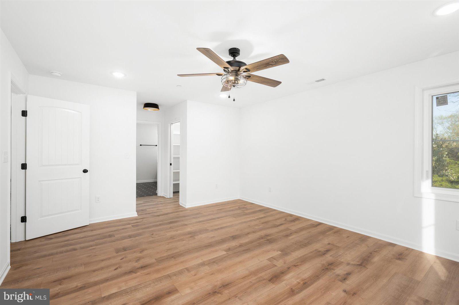 WALNUT HILL - Residential