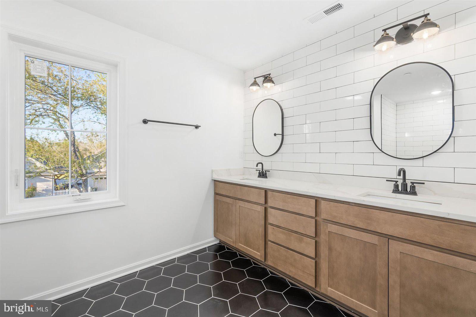 WALNUT HILL - Residential