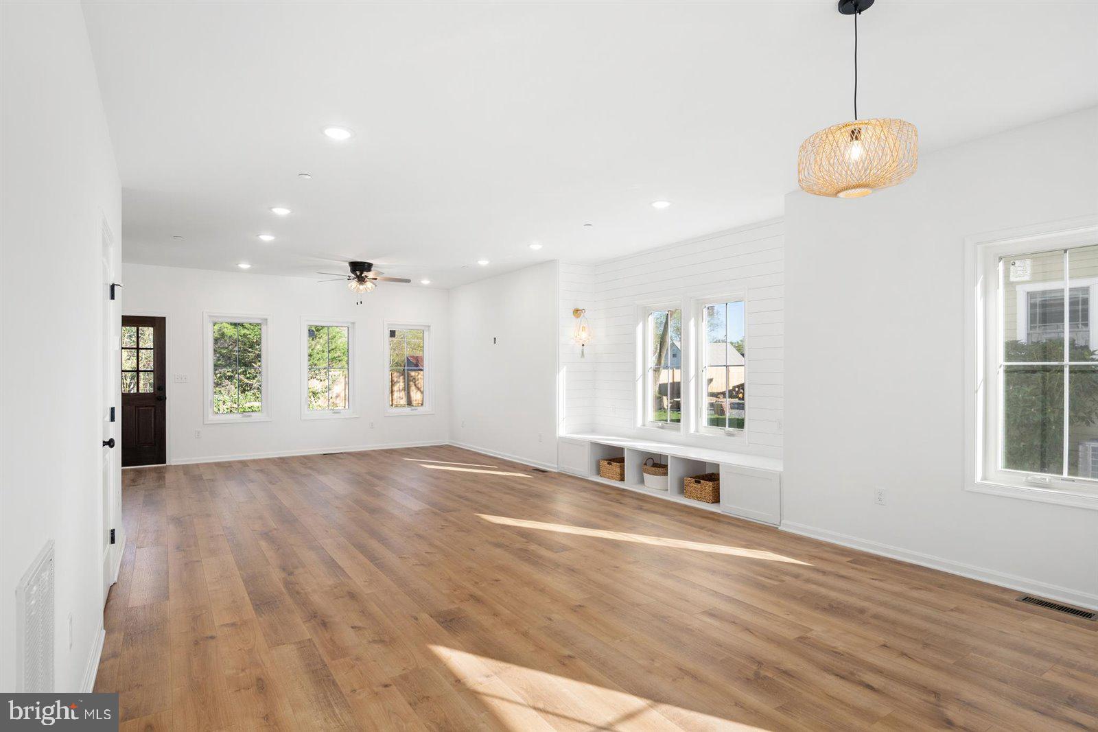 WALNUT HILL - Residential