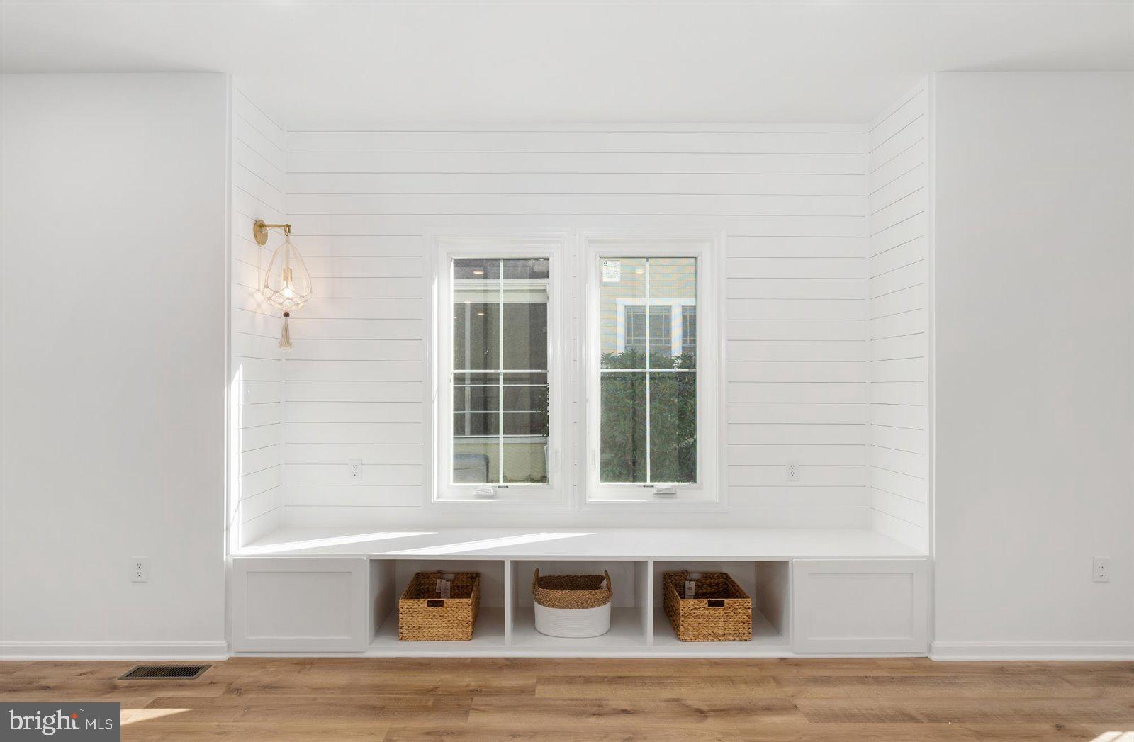 WALNUT HILL - Residential