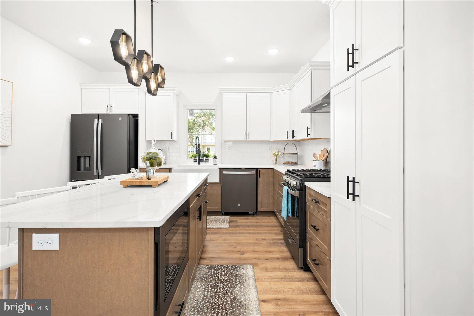 WALNUT HILL - Residential