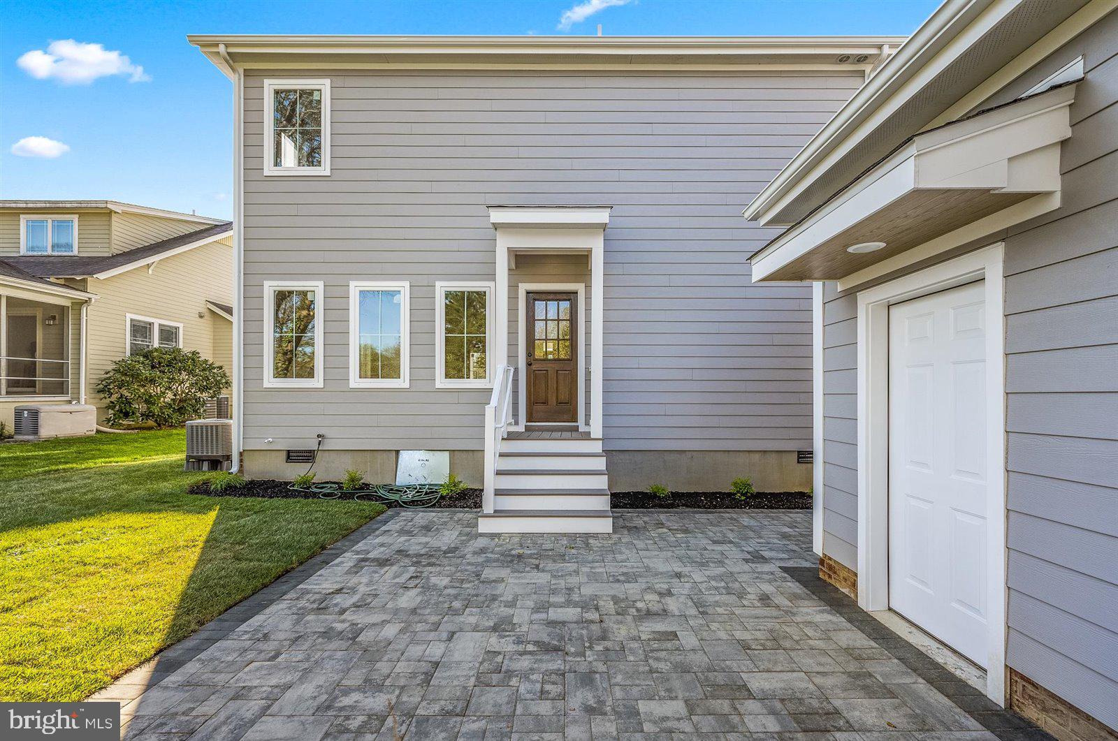 WALNUT HILL - Residential