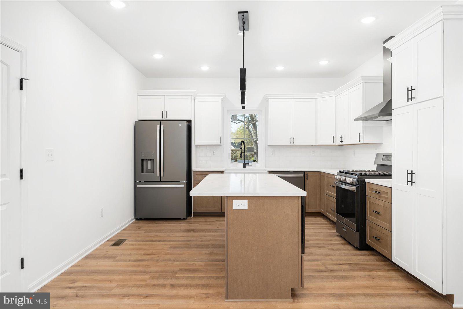 WALNUT HILL - Residential