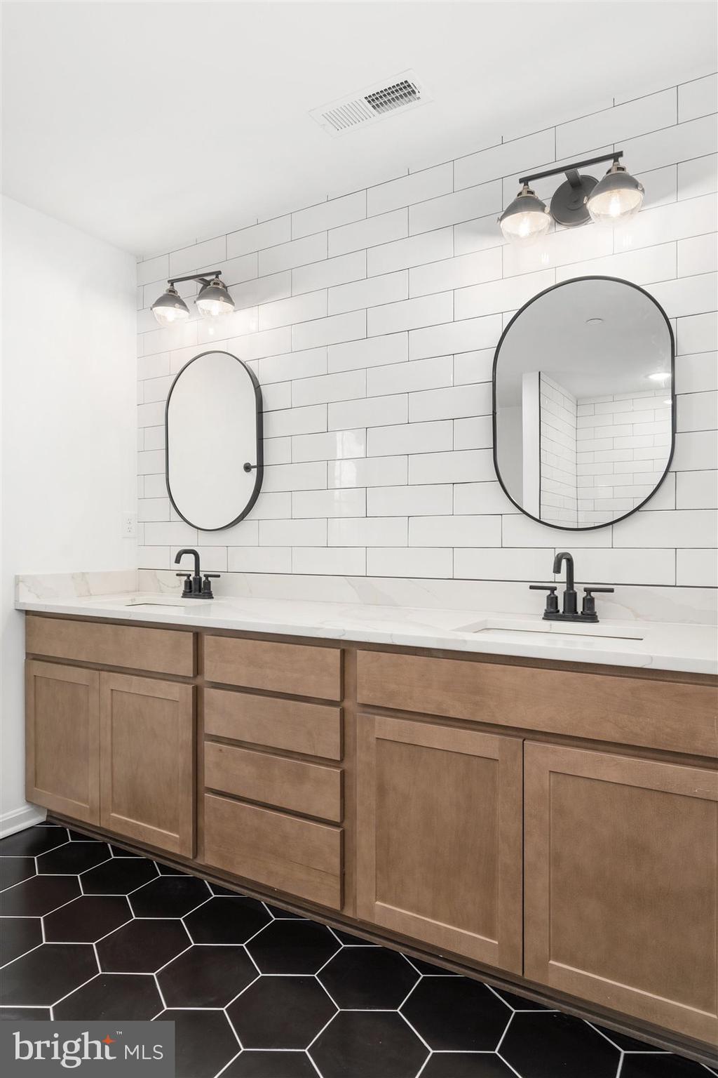 WALNUT HILL - Residential