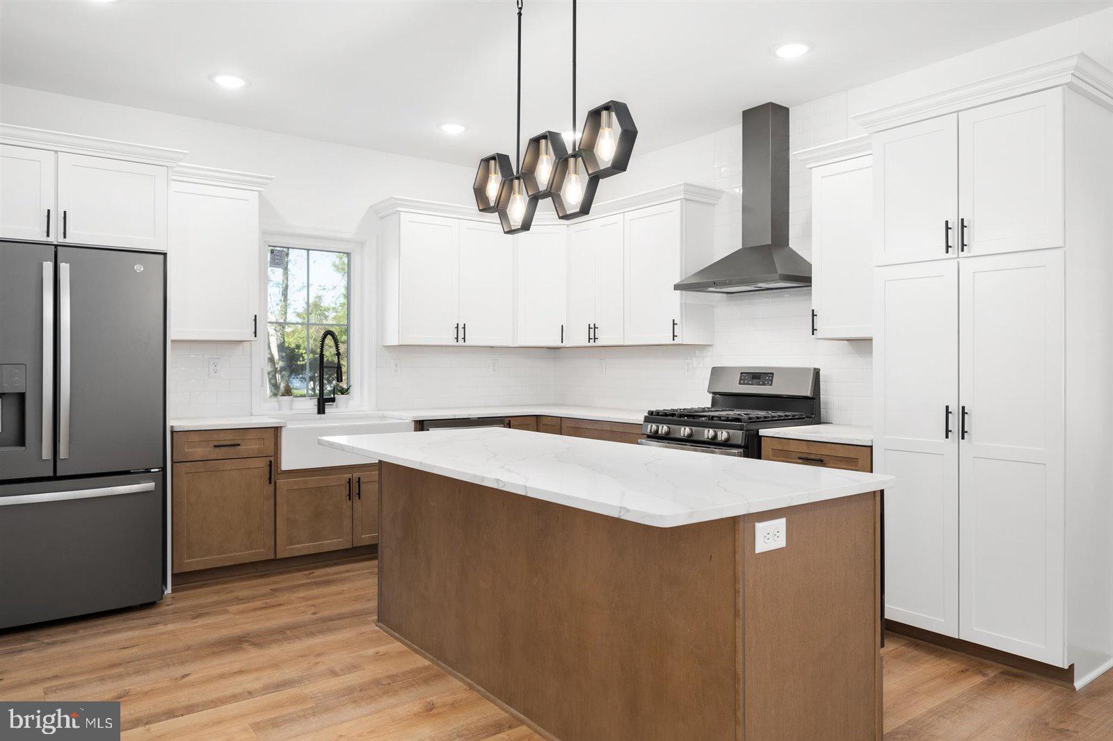 WALNUT HILL - Residential