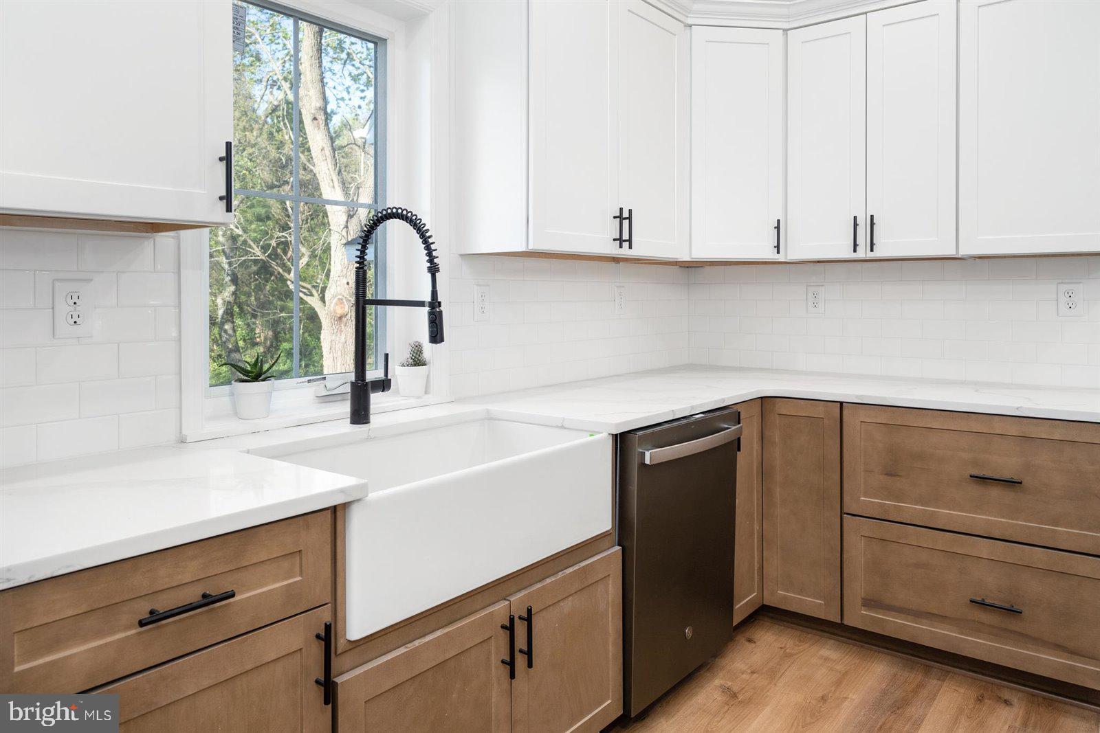 WALNUT HILL - Residential