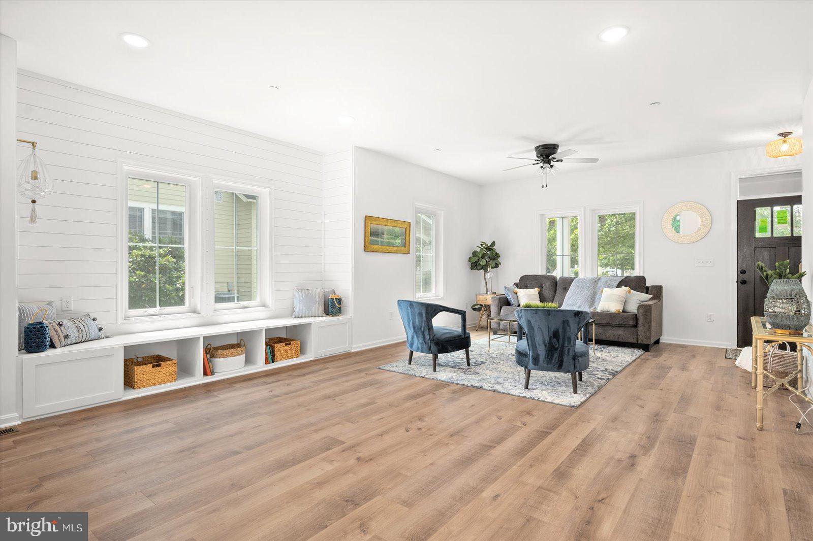 WALNUT HILL - Residential