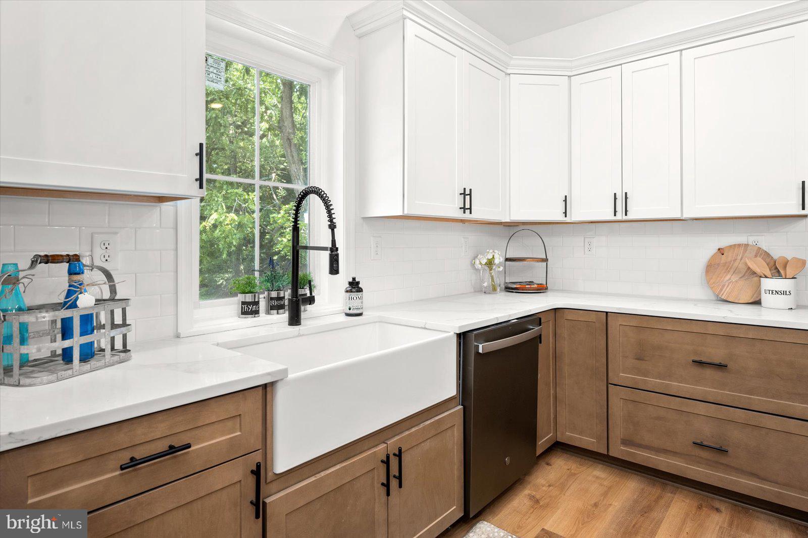 WALNUT HILL - Residential