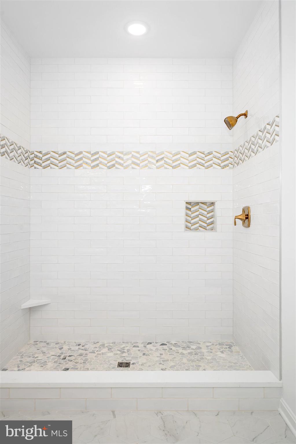 WALNUT HILL - Residential