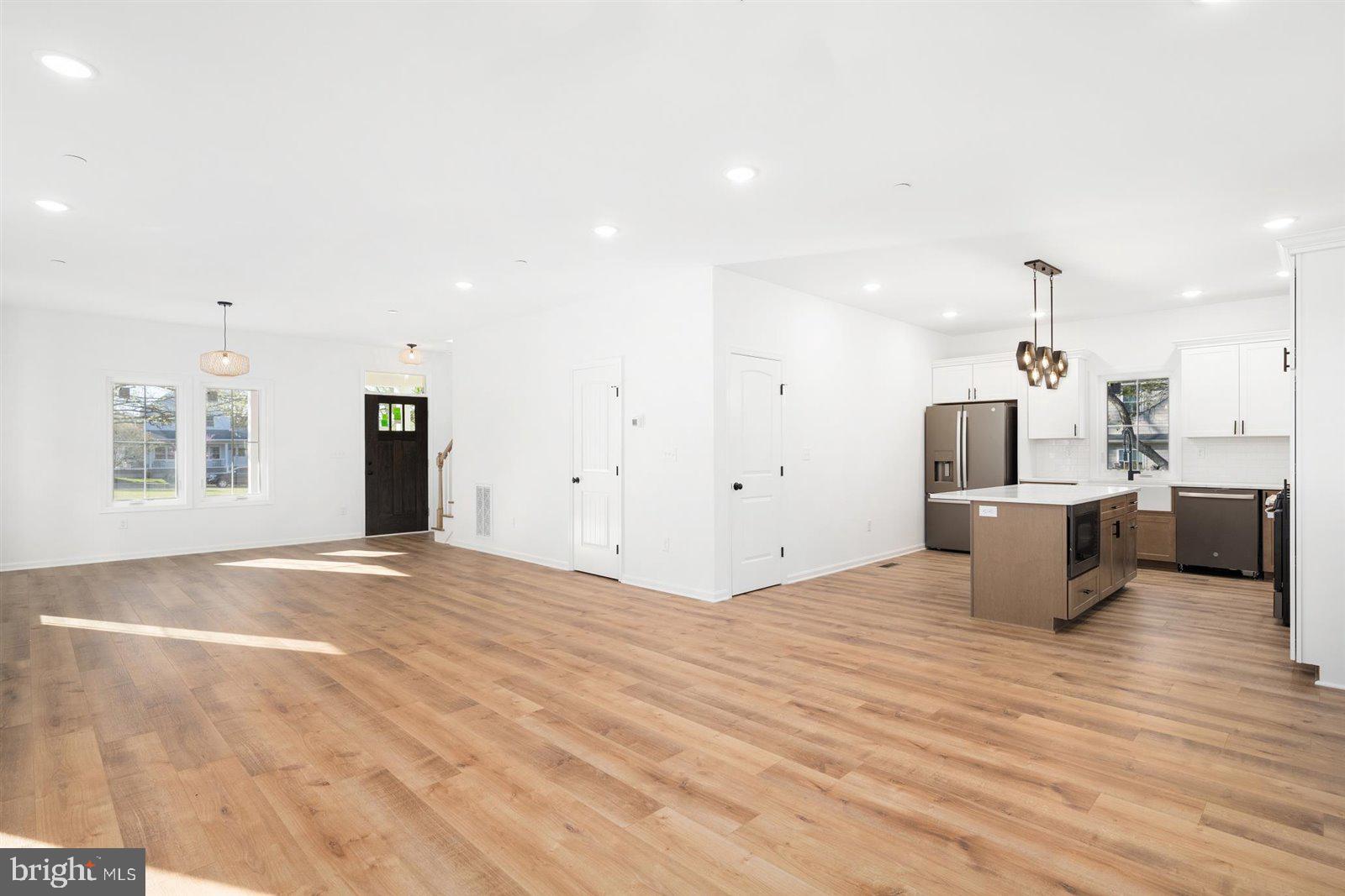 WALNUT HILL - Residential