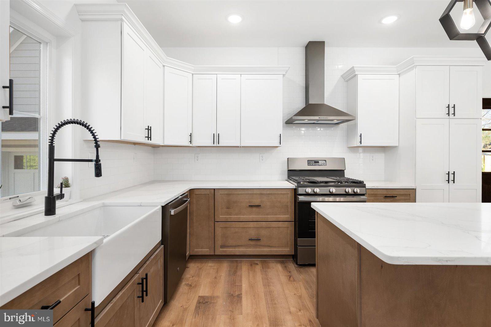 WALNUT HILL - Residential