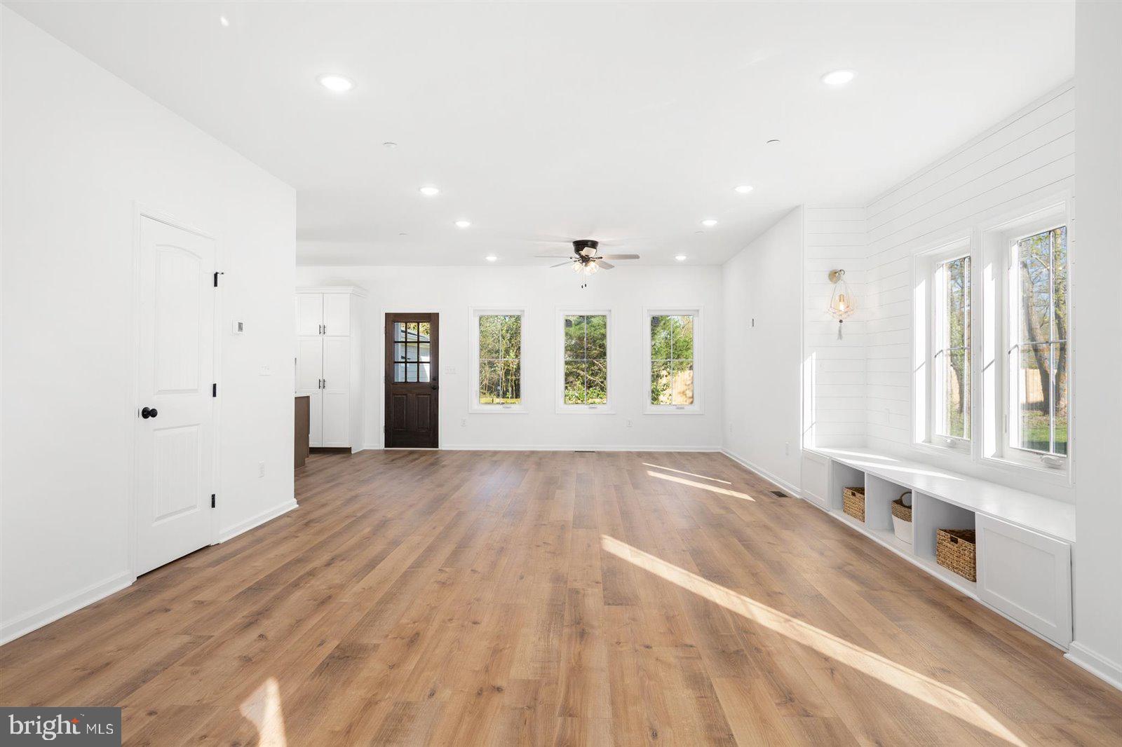 WALNUT HILL - Residential