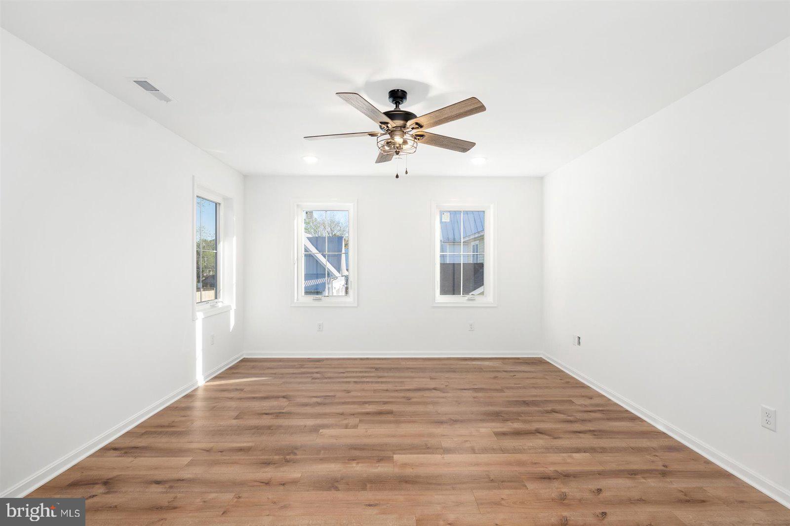 WALNUT HILL - Residential