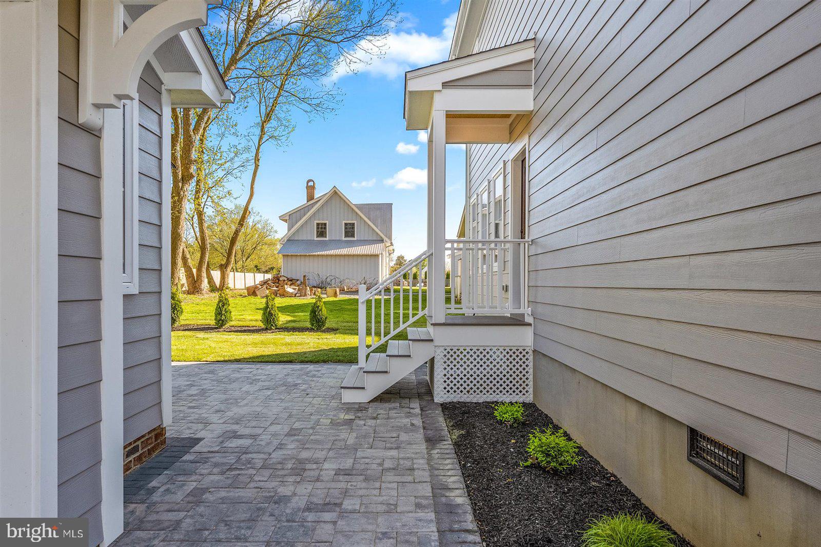 WALNUT HILL - Residential