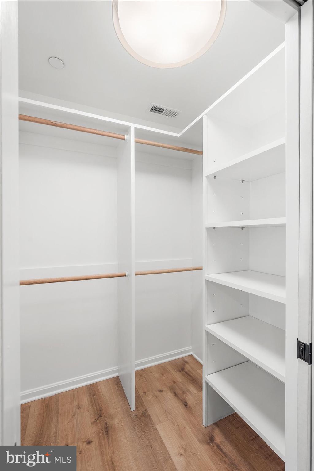 WALNUT HILL - Residential