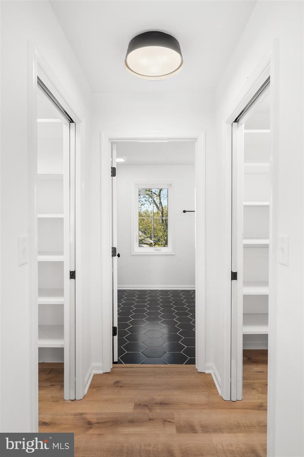 WALNUT HILL - Residential