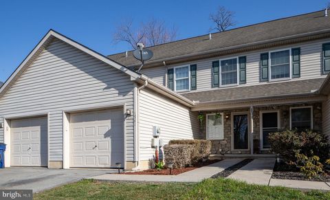 Townhouse For Sale - 1781 Lakeside Drive<br/> MIDDLETOWN, PA 17057