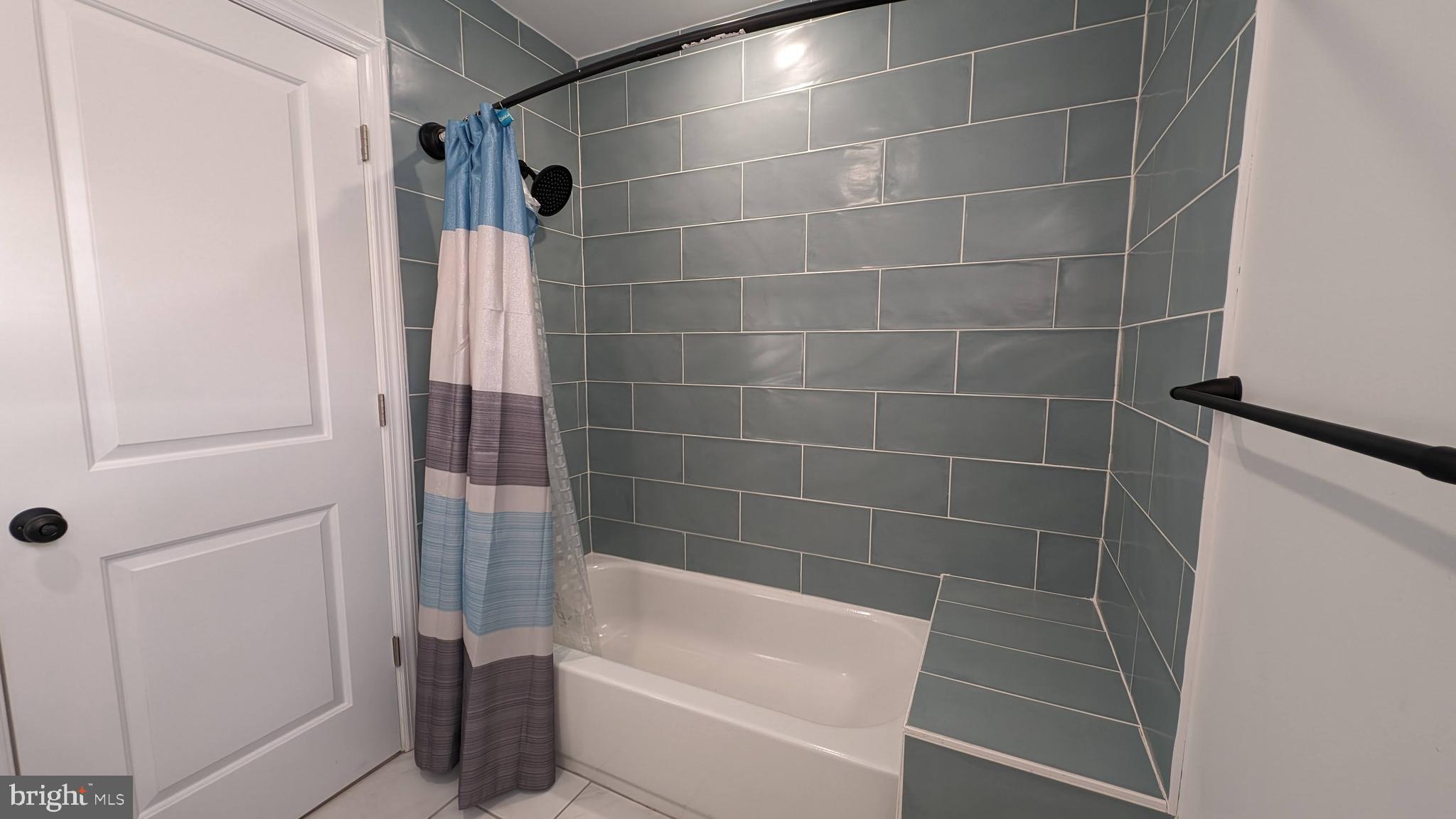 PORT RICHMOND - Residential Lease