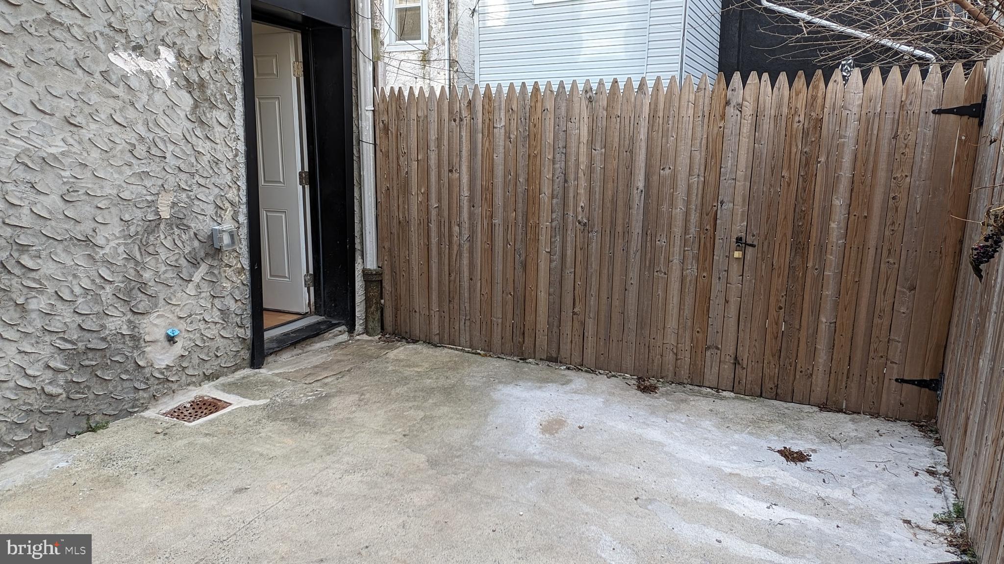 PORT RICHMOND - Residential Lease