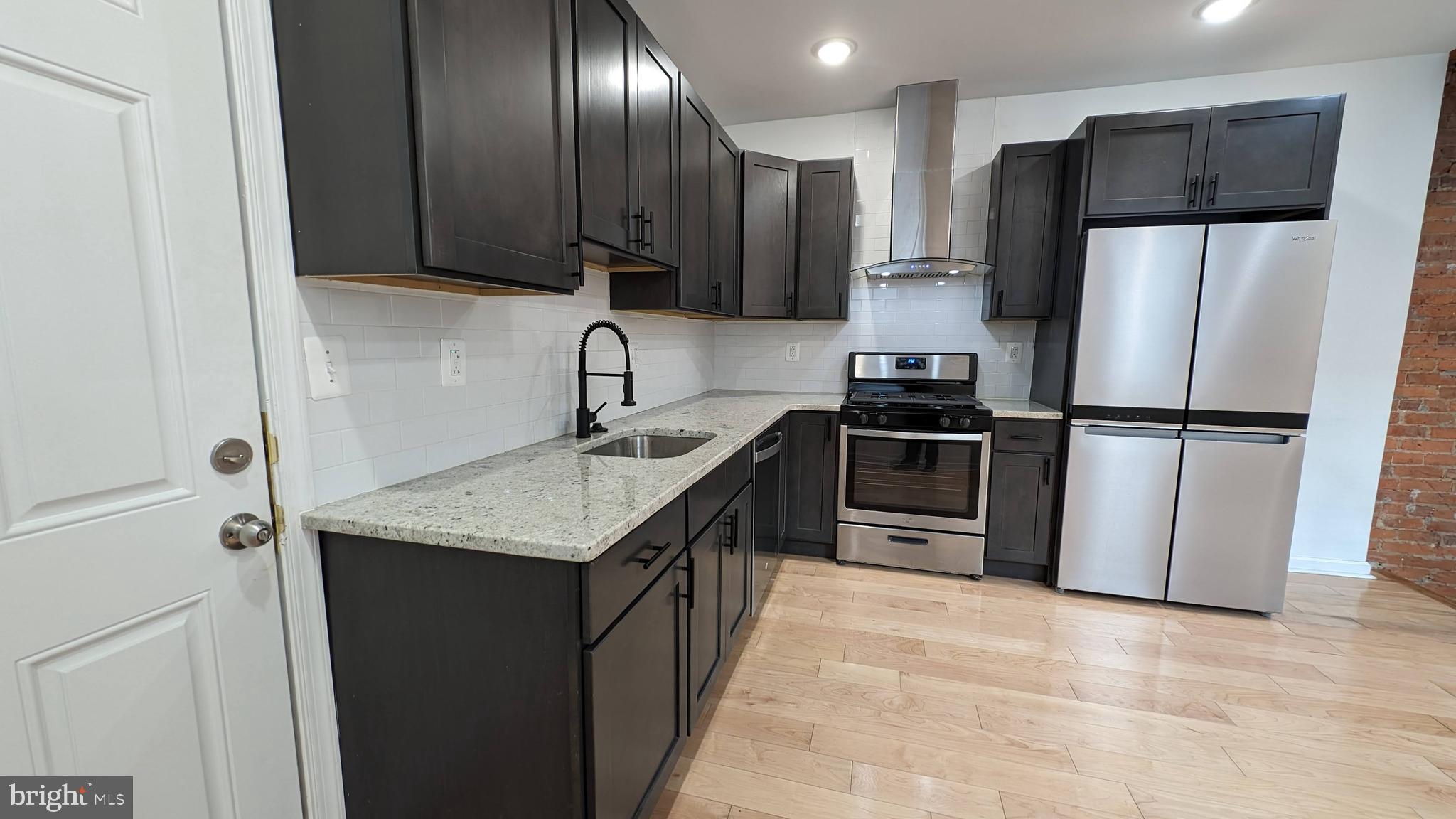 PORT RICHMOND - Residential Lease
