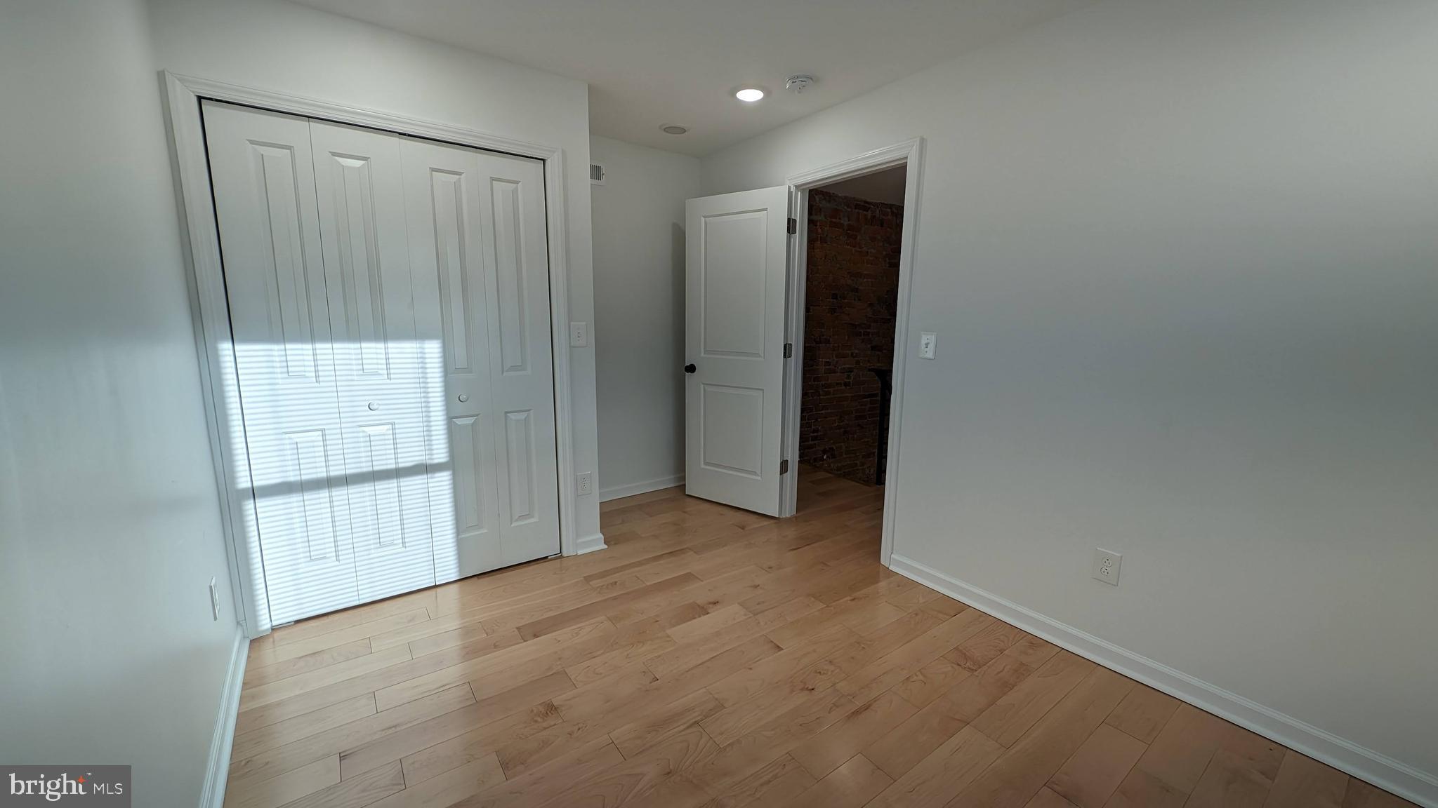 PORT RICHMOND - Residential Lease
