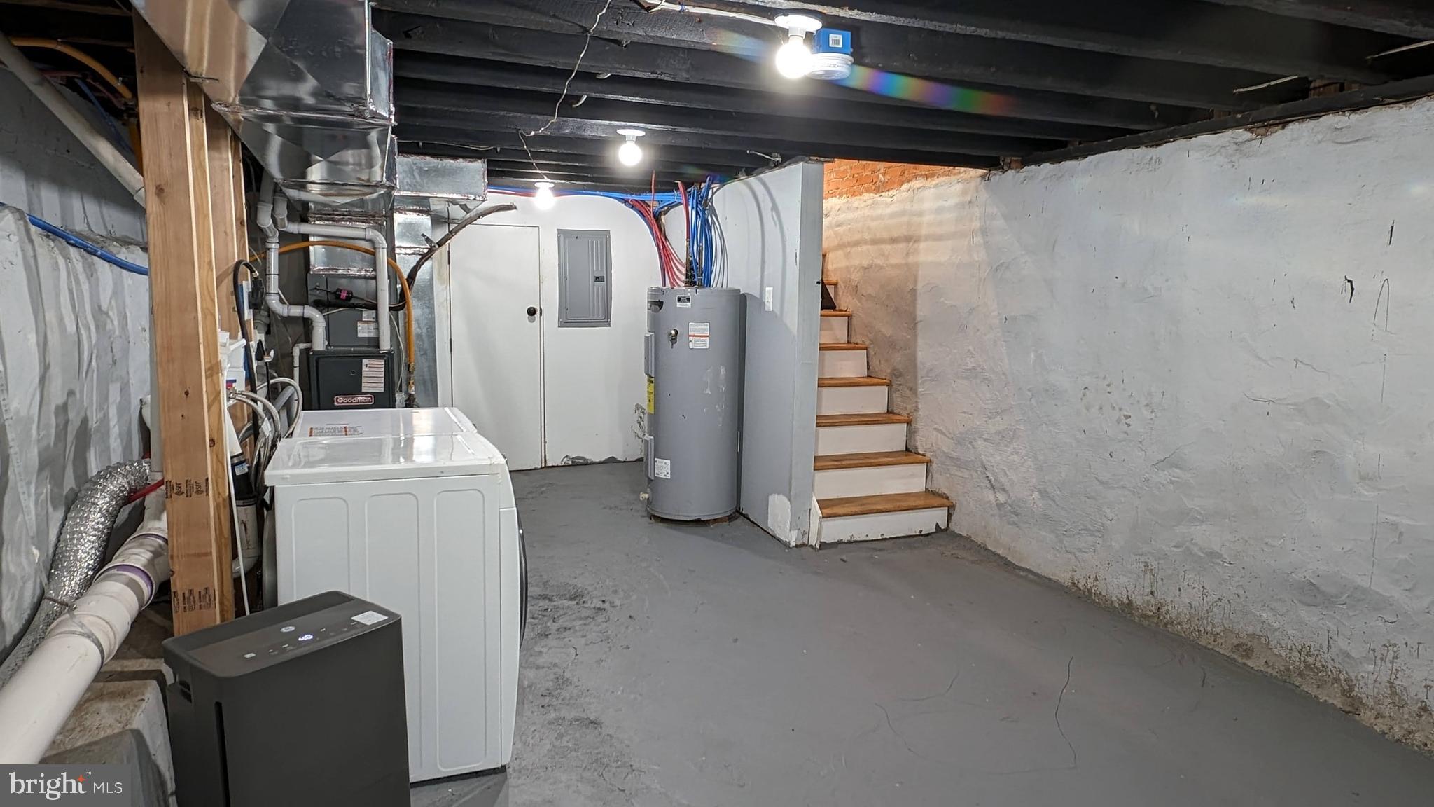 PORT RICHMOND - Residential Lease