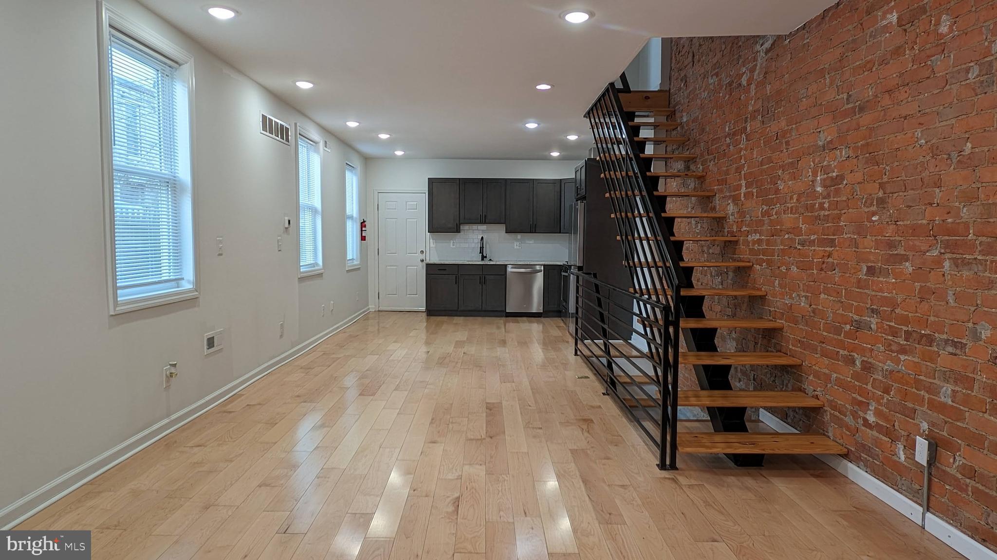 PORT RICHMOND - Residential Lease