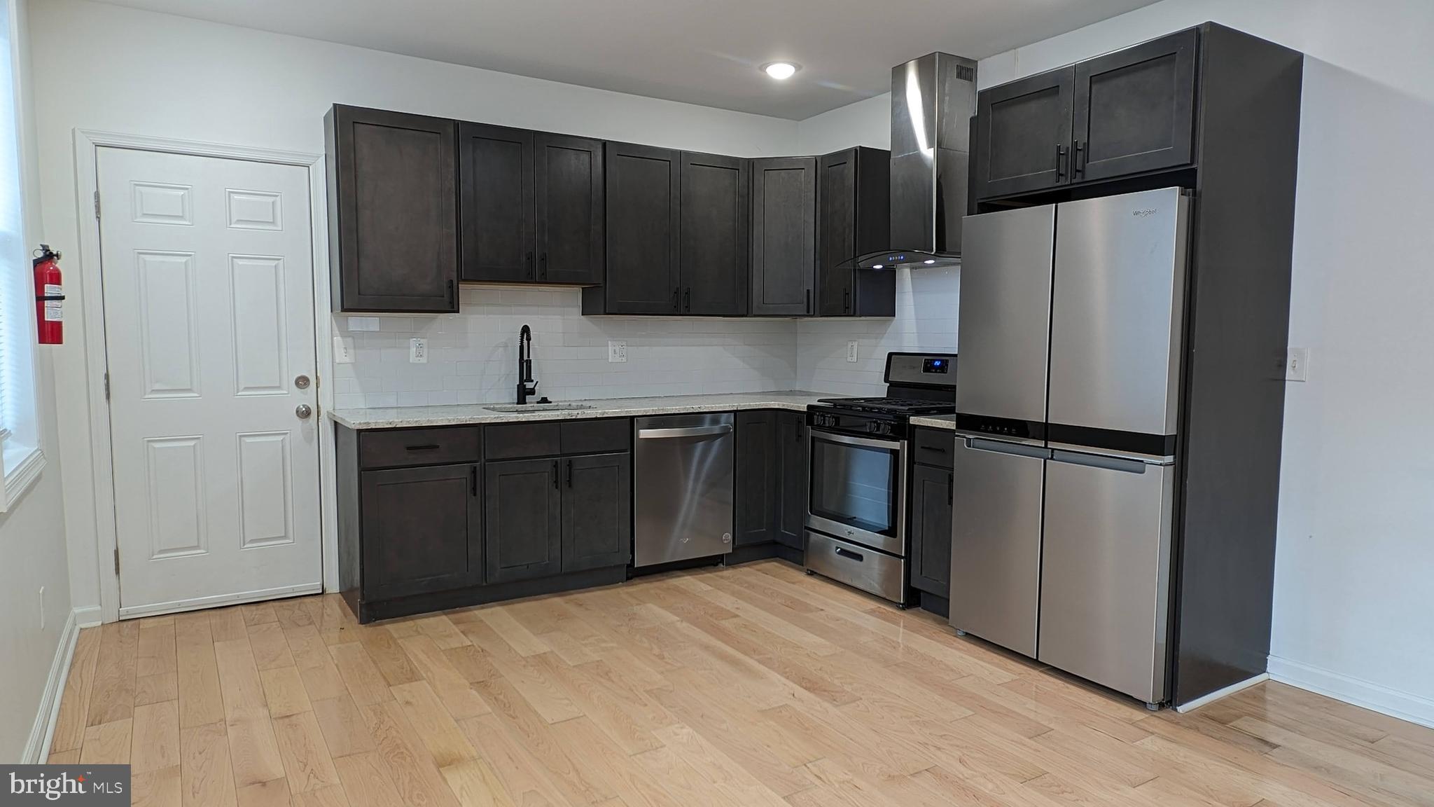 PORT RICHMOND - Residential Lease