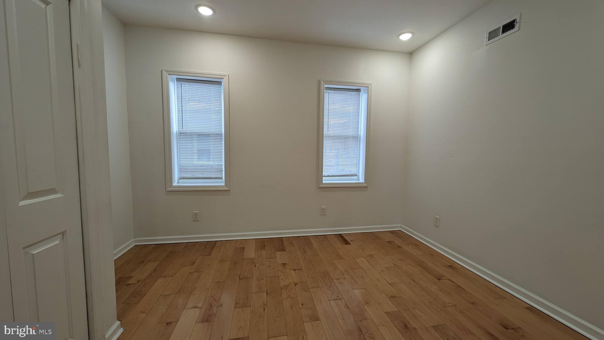 PORT RICHMOND - Residential Lease