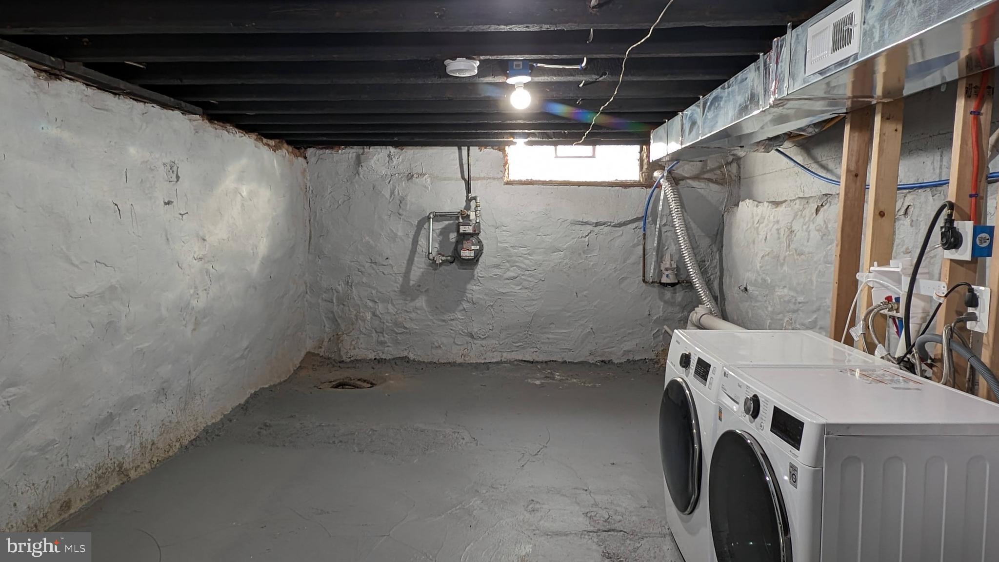 PORT RICHMOND - Residential Lease
