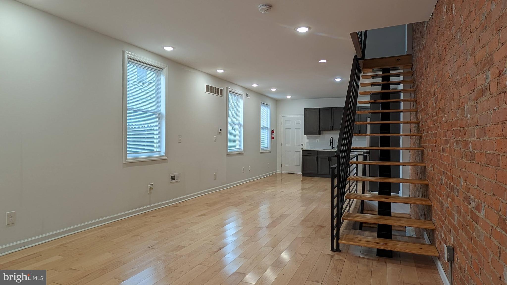 PORT RICHMOND - Residential Lease
