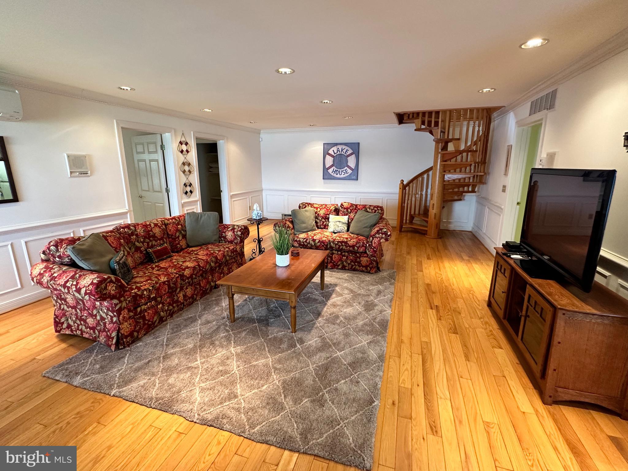 MOUNTAIN MEADOWS - Residential