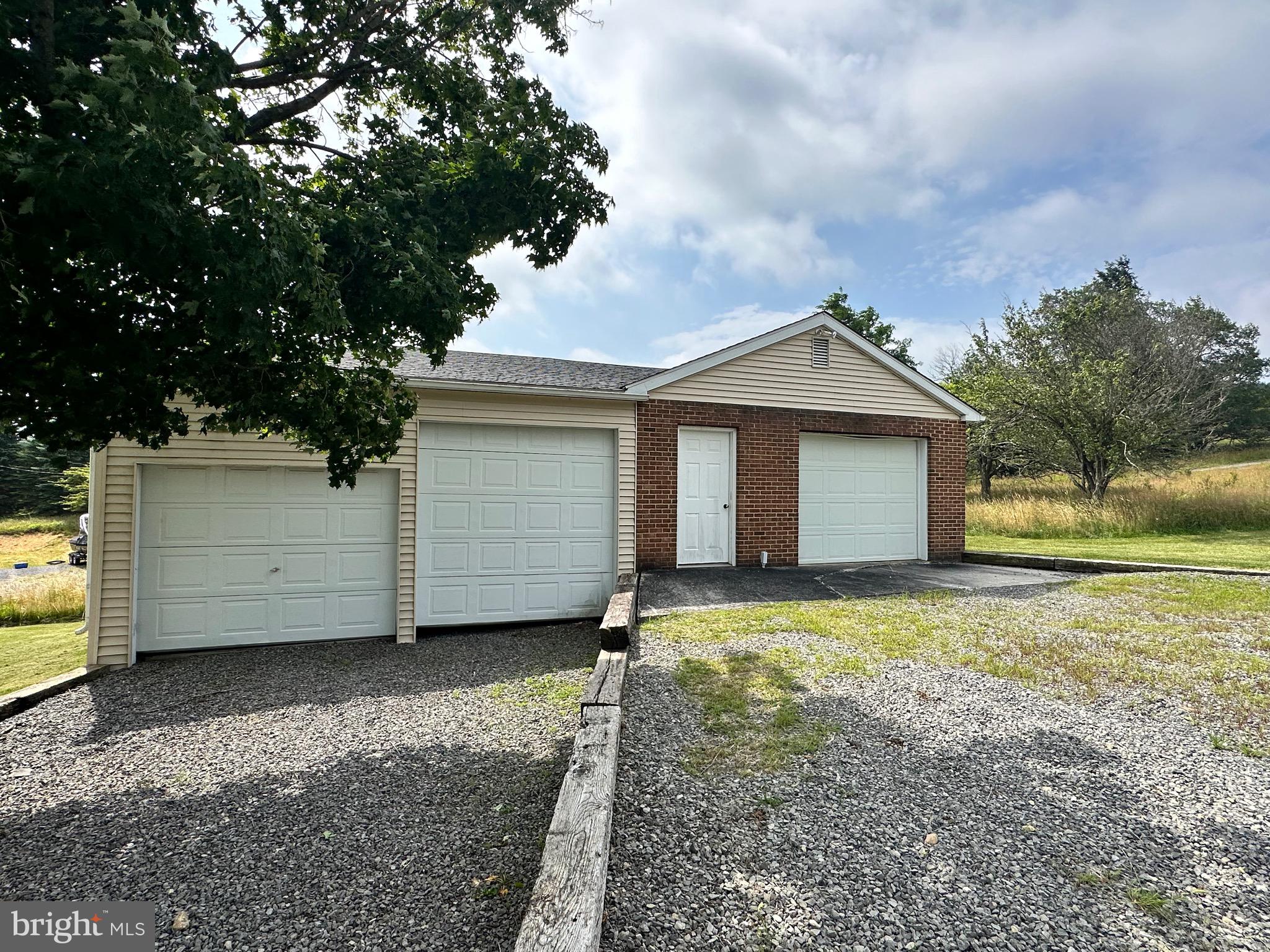 MOUNTAIN MEADOWS - Residential