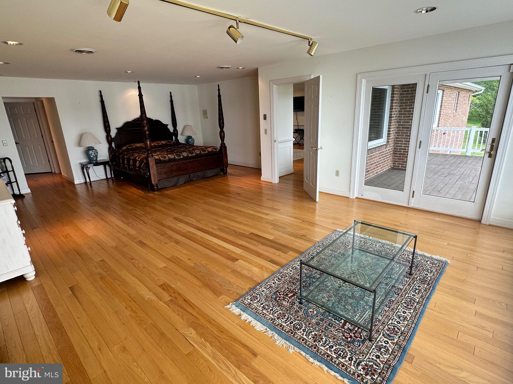 MOUNTAIN MEADOWS - Residential