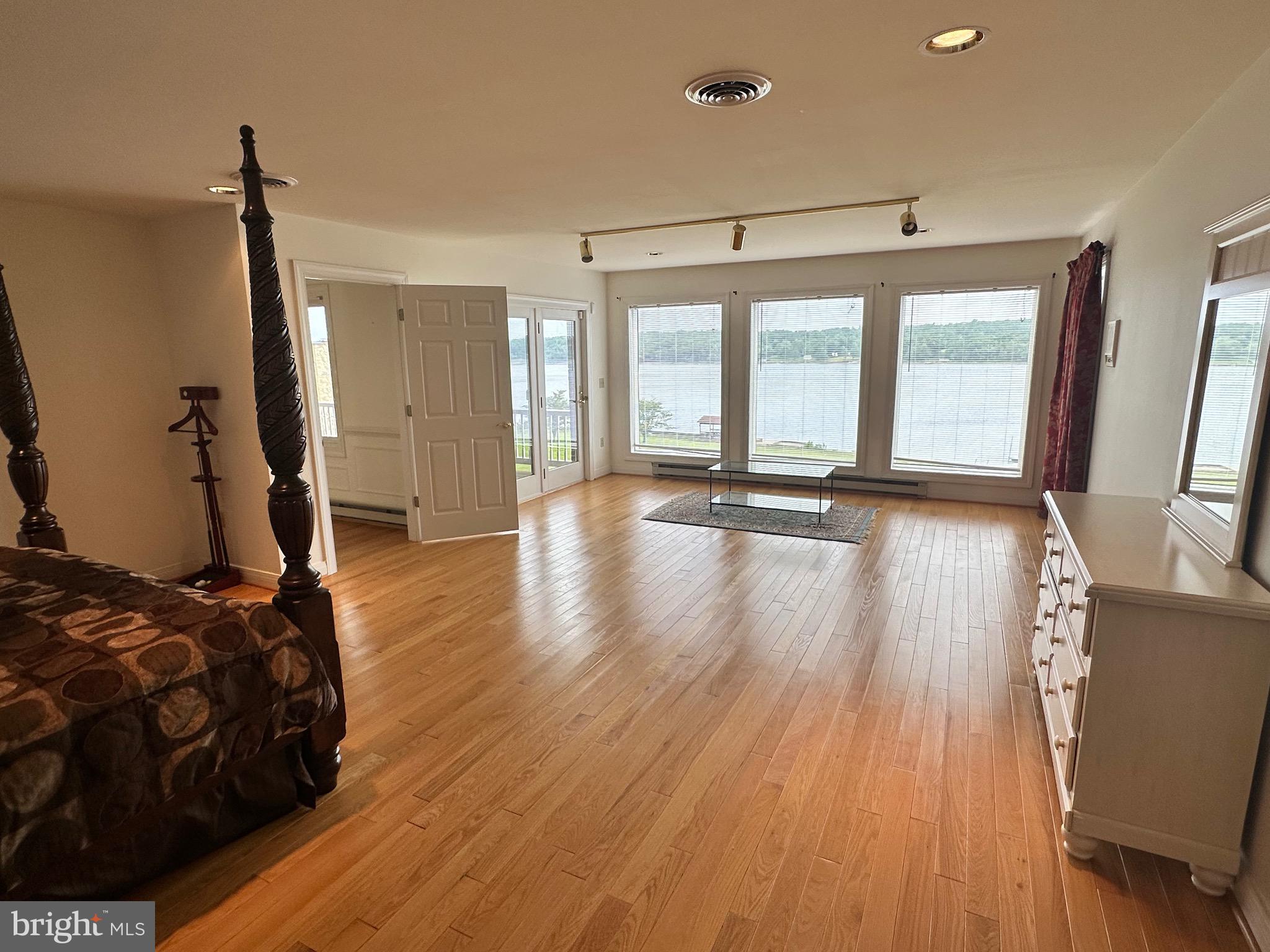 MOUNTAIN MEADOWS - Residential