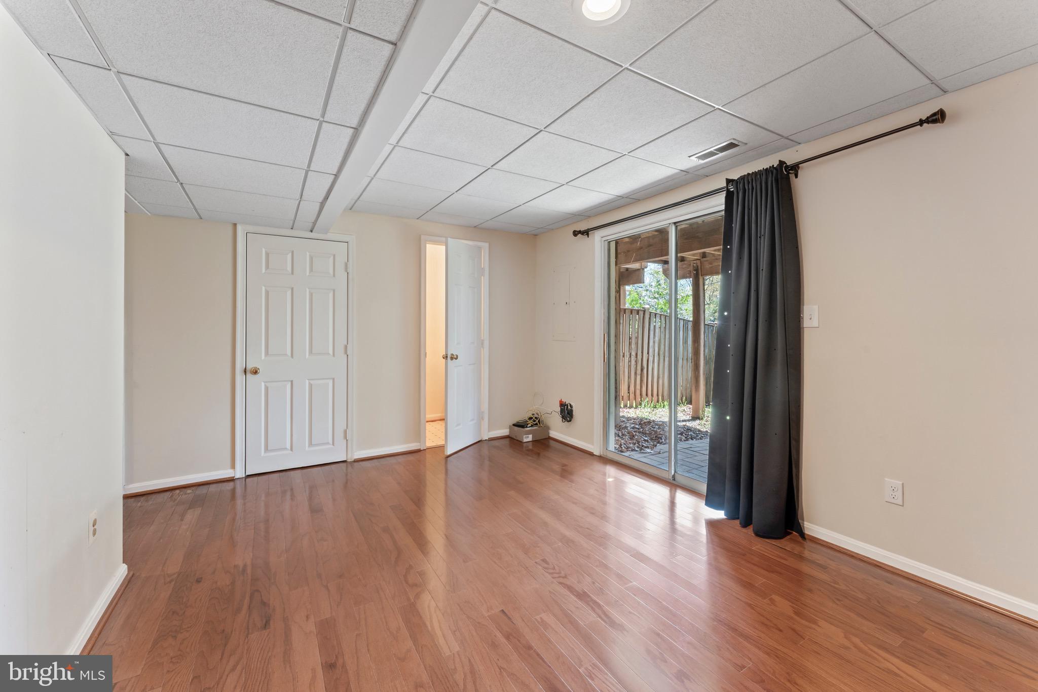 SULLY STATION - Residential Lease