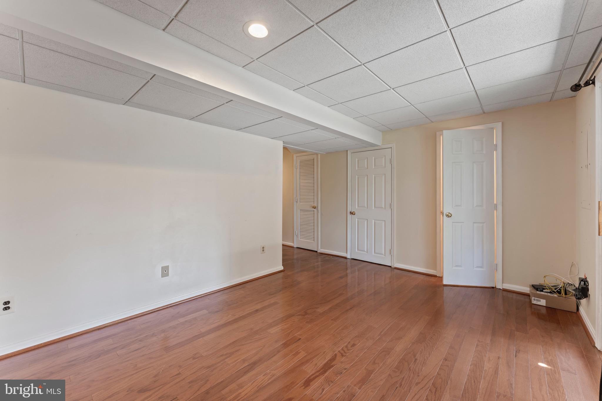 SULLY STATION - Residential Lease