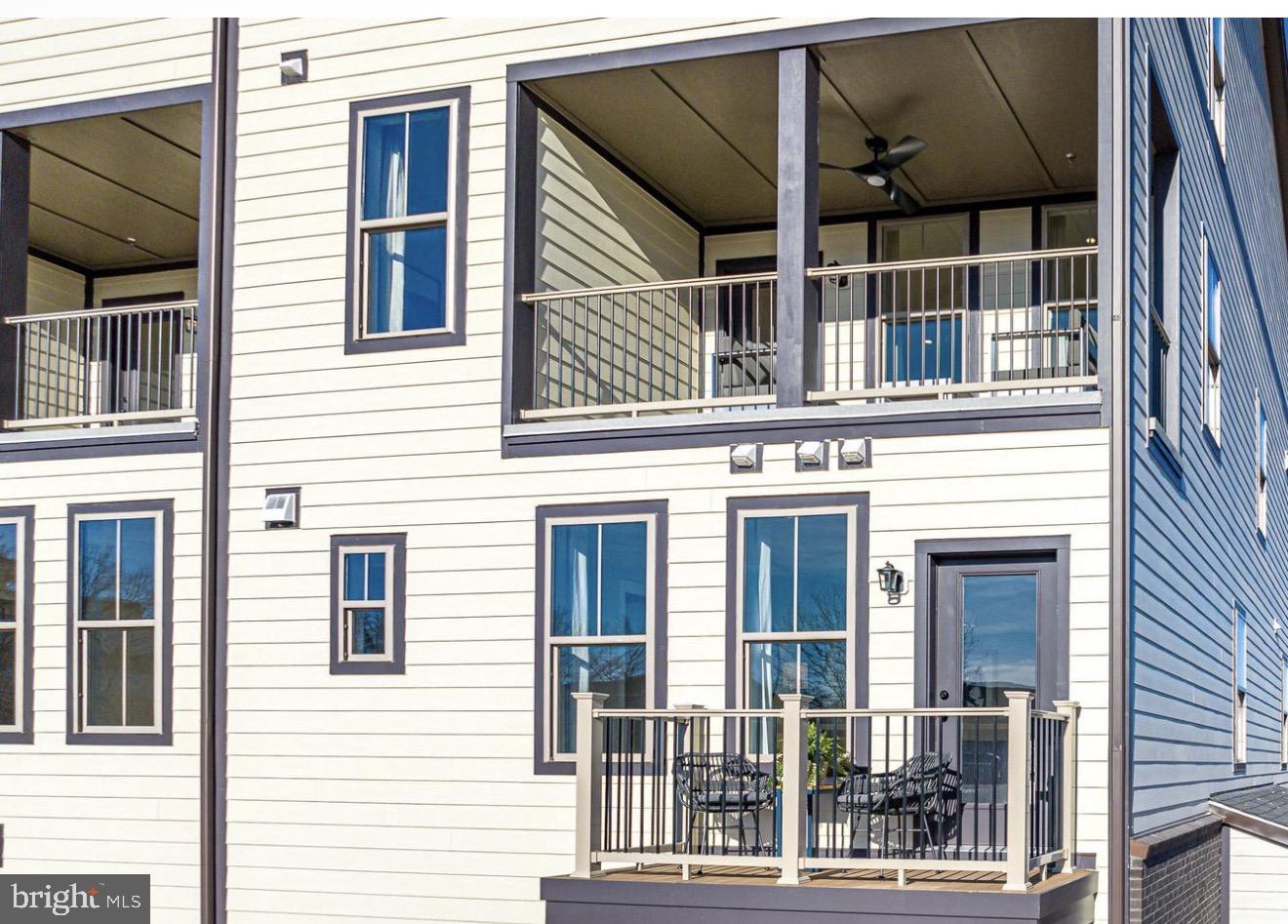 20900 BLUEBIRD SQUARE