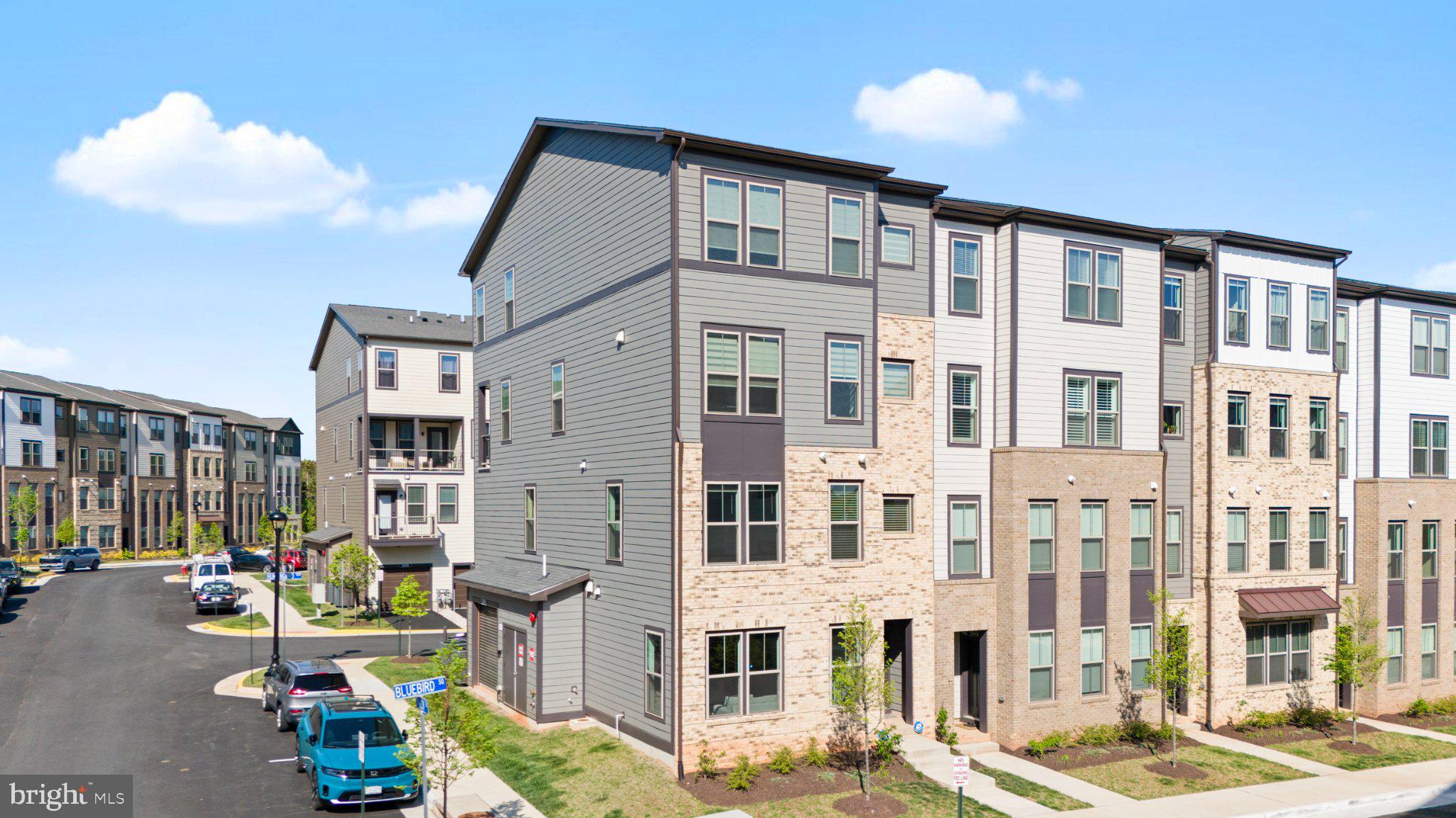 20900 BLUEBIRD SQUARE