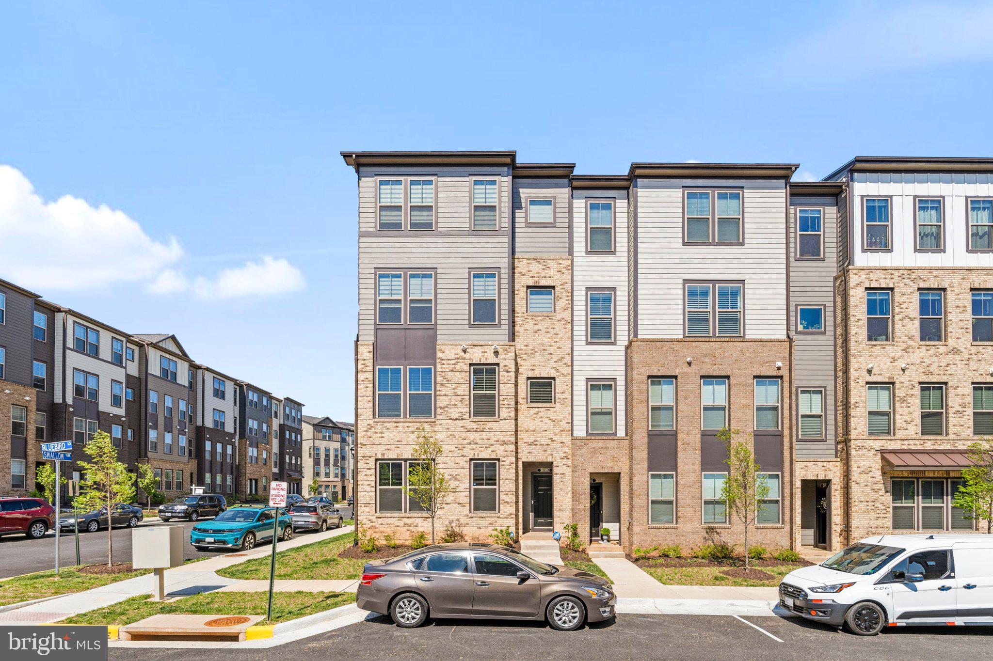 20900 BLUEBIRD SQUARE