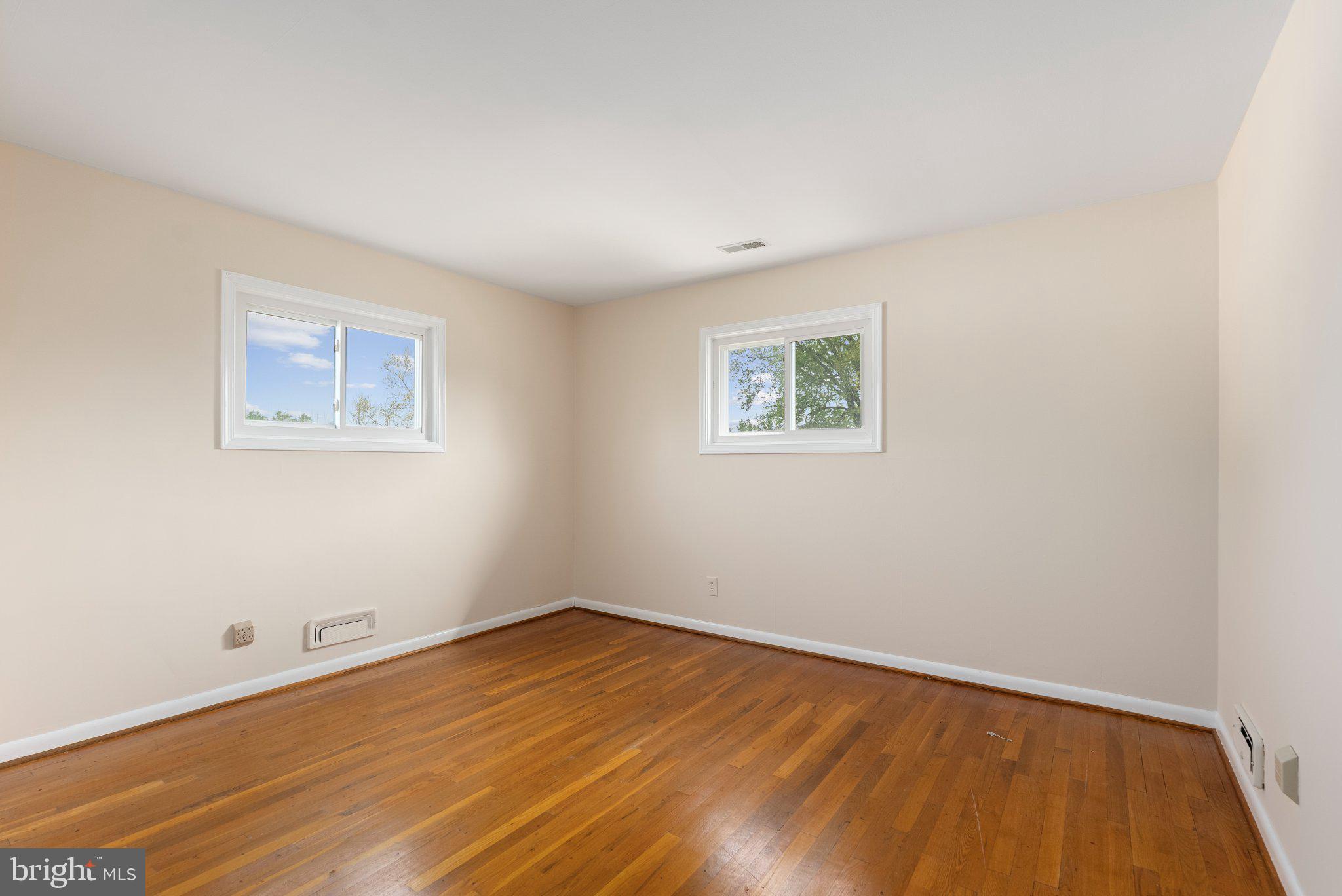 YORK MANOR - Residential