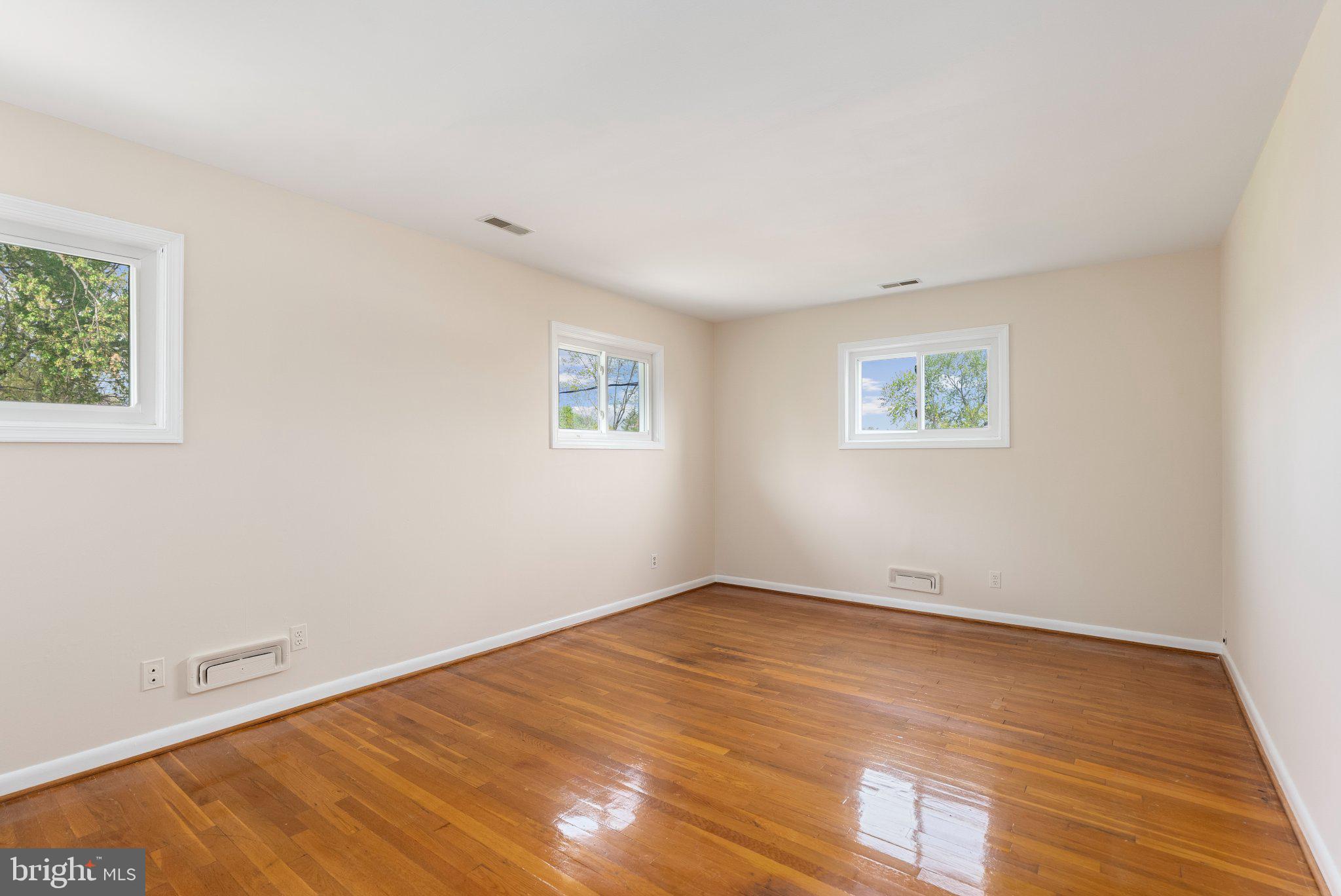 YORK MANOR - Residential