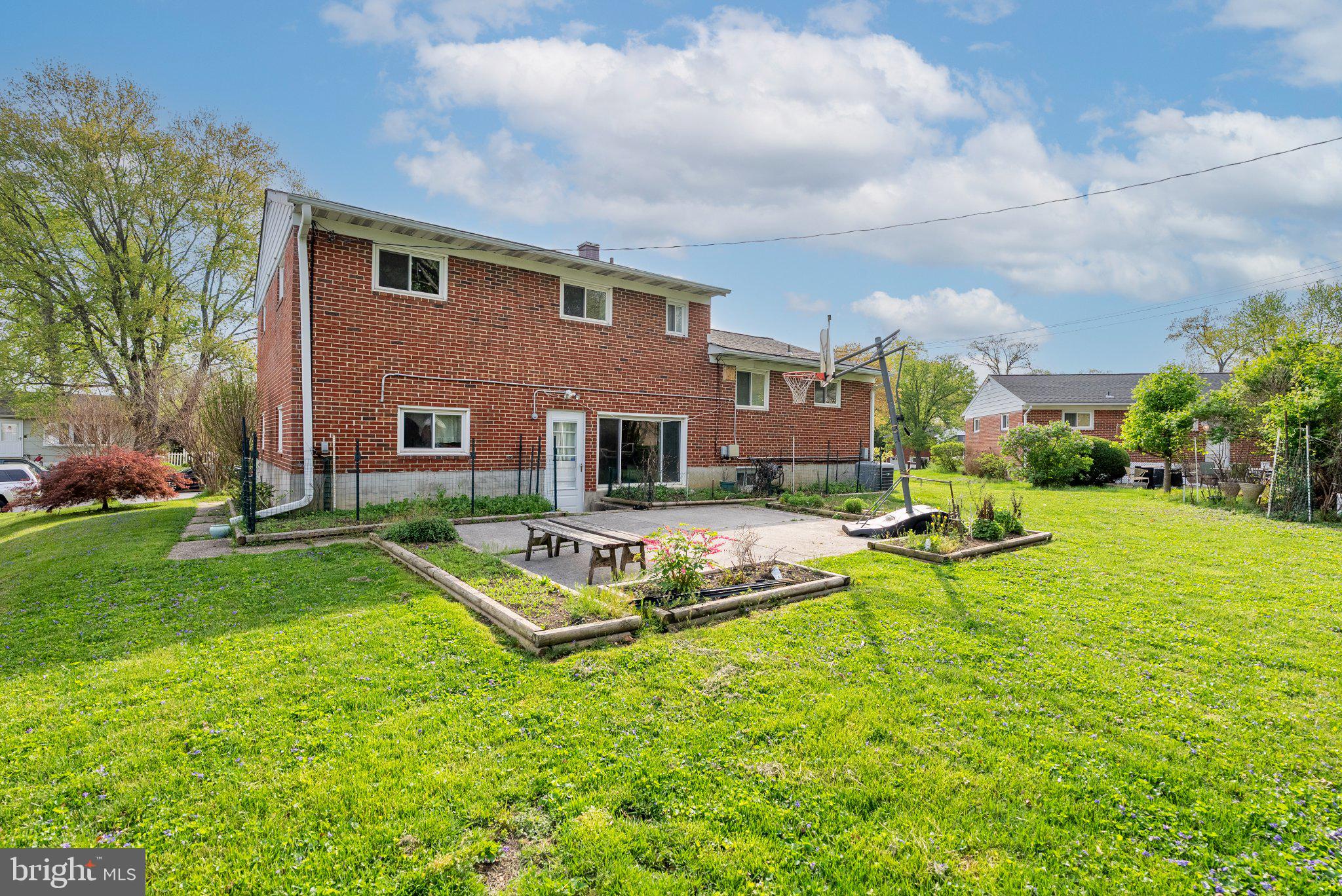 YORK MANOR - Residential