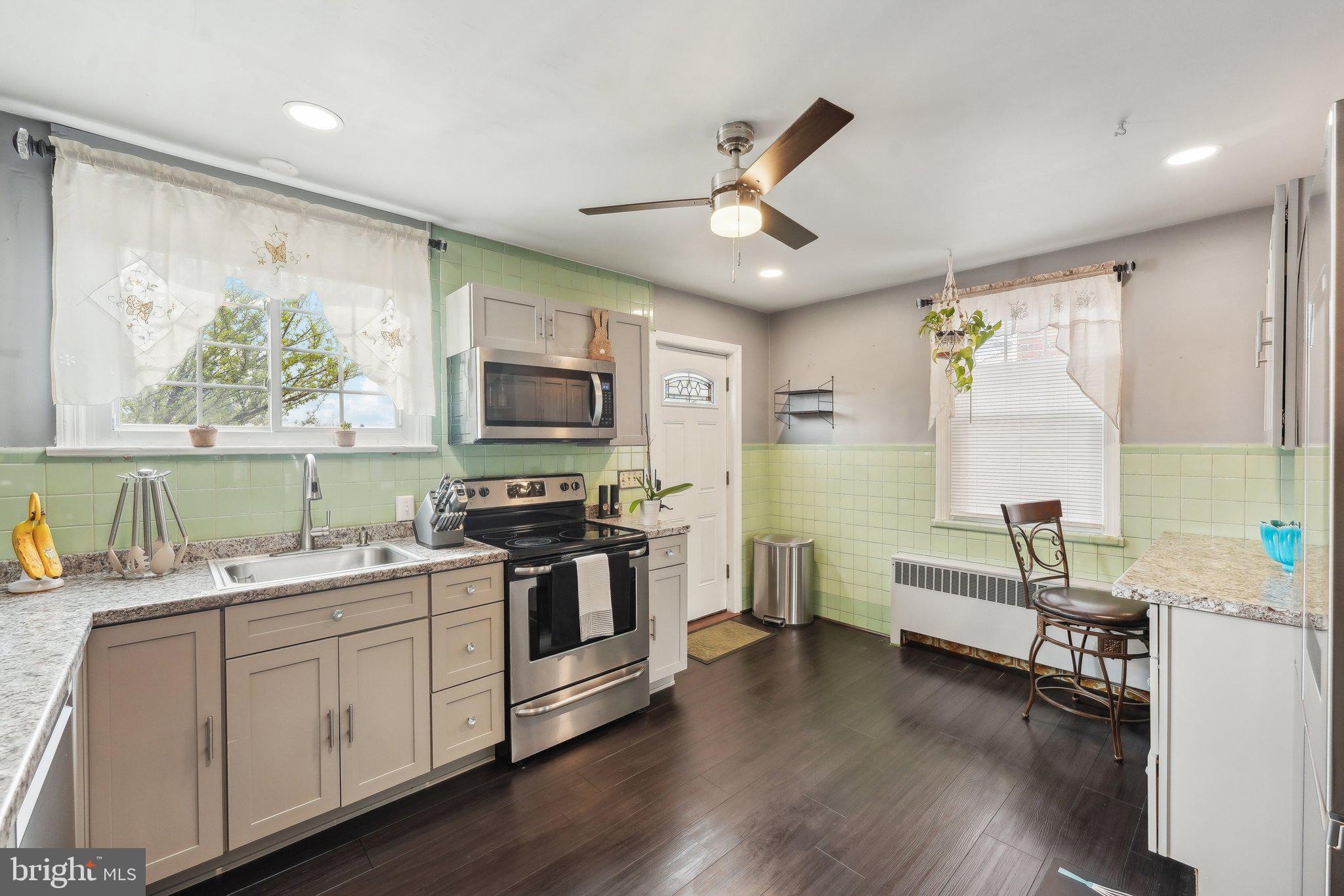 NORRISTOWN - Residential