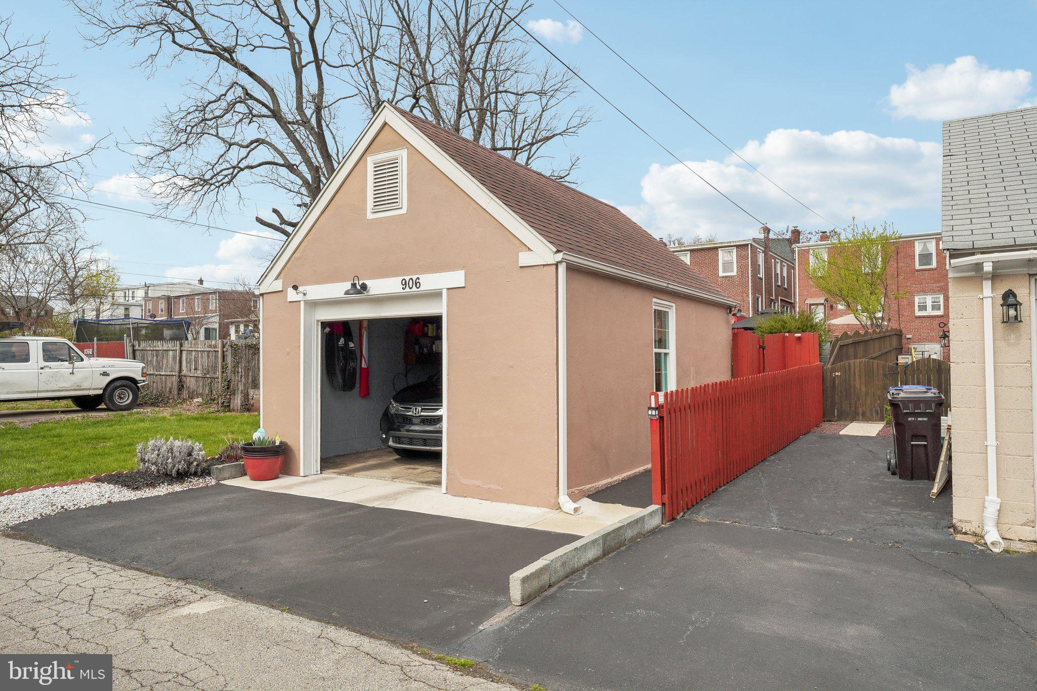 NORRISTOWN - Residential