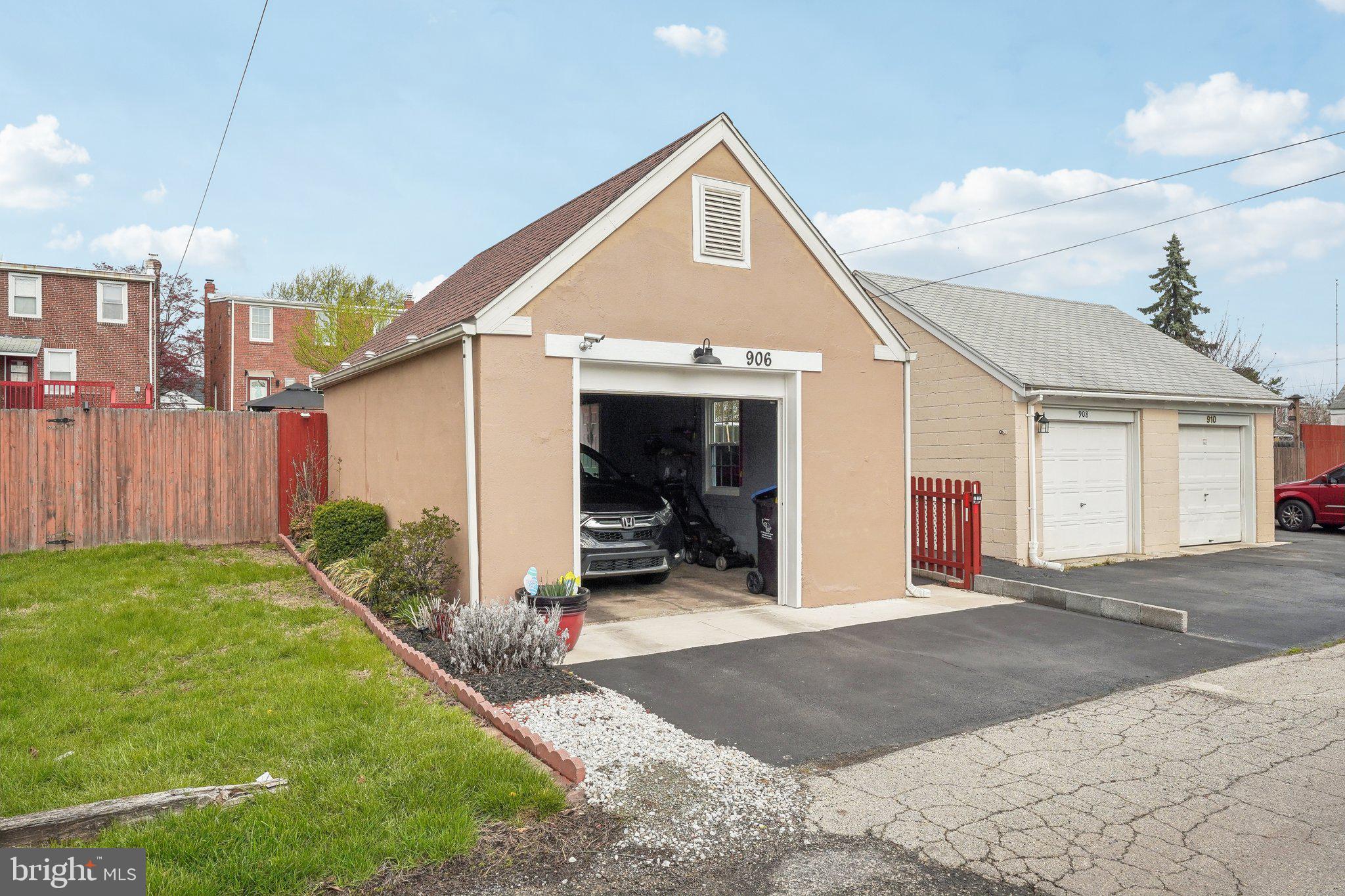 NORRISTOWN - Residential