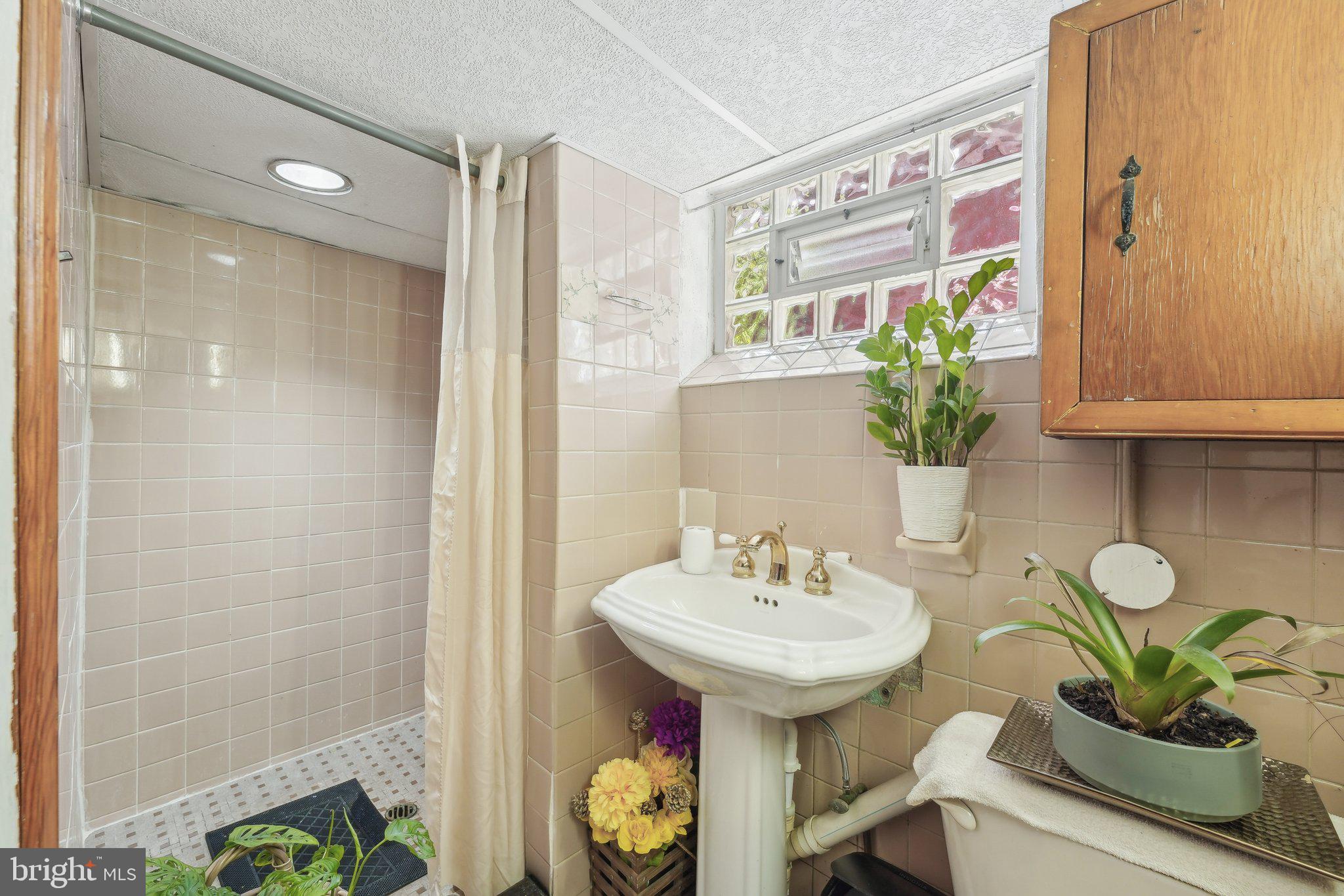 NORRISTOWN - Residential