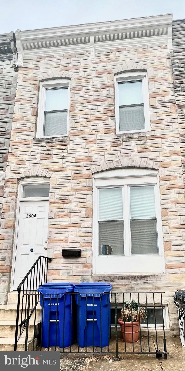 BROADWAY EAST - Residential Lease