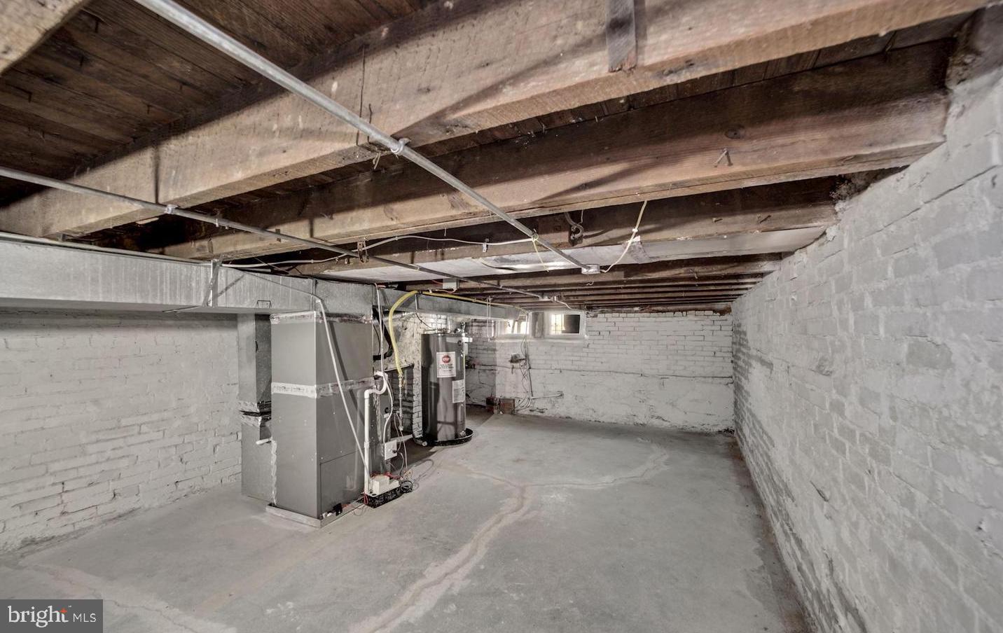 BROADWAY EAST - Residential Lease