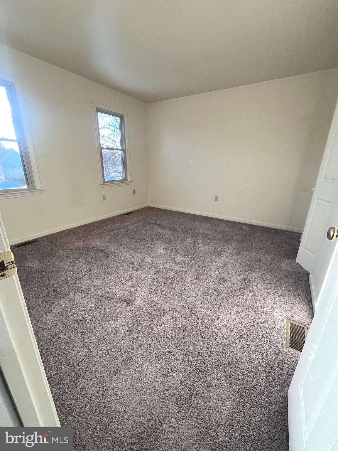 NICHOLSON SQUARE VILLAGE - Residential